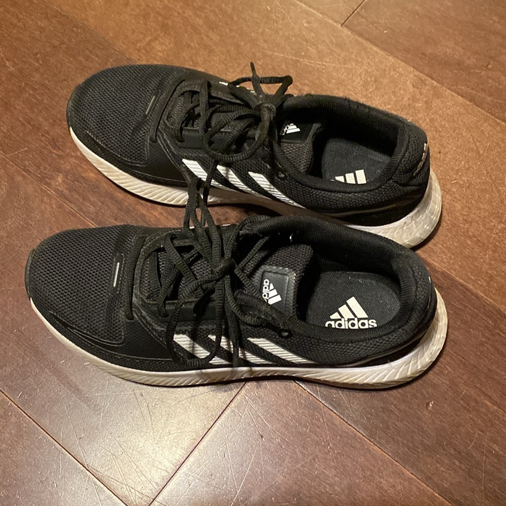 Adidas black and white women’s tennis shoes size 7 - Picture 2 of 4